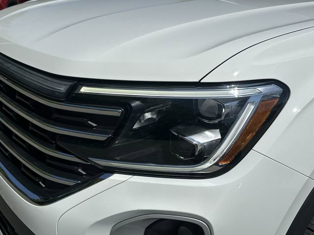 Used 2025 Volkswagen Atlas SE w/ Black Wheel Package FWD image 9