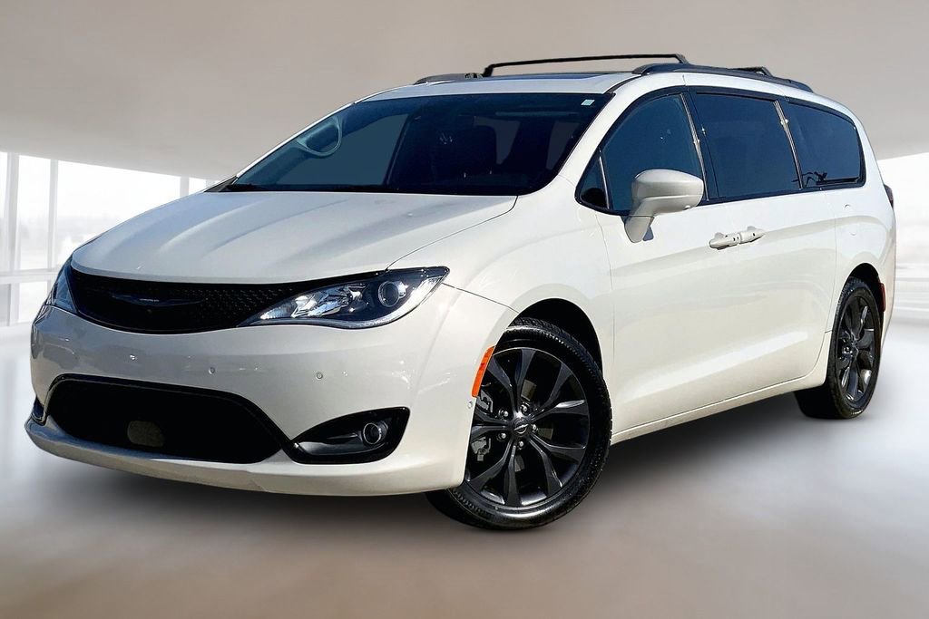Used 2020 Chrysler Pacifica Touring-L Plus FWD image 1