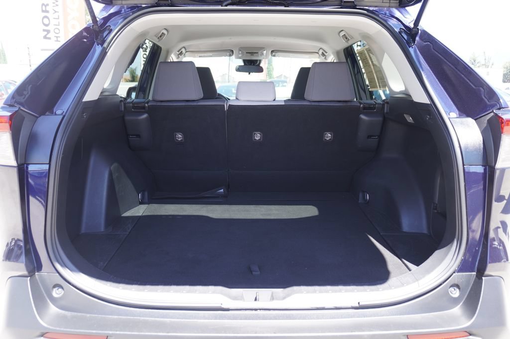 Used 2021 Toyota RAV4 XLE FWD image 8