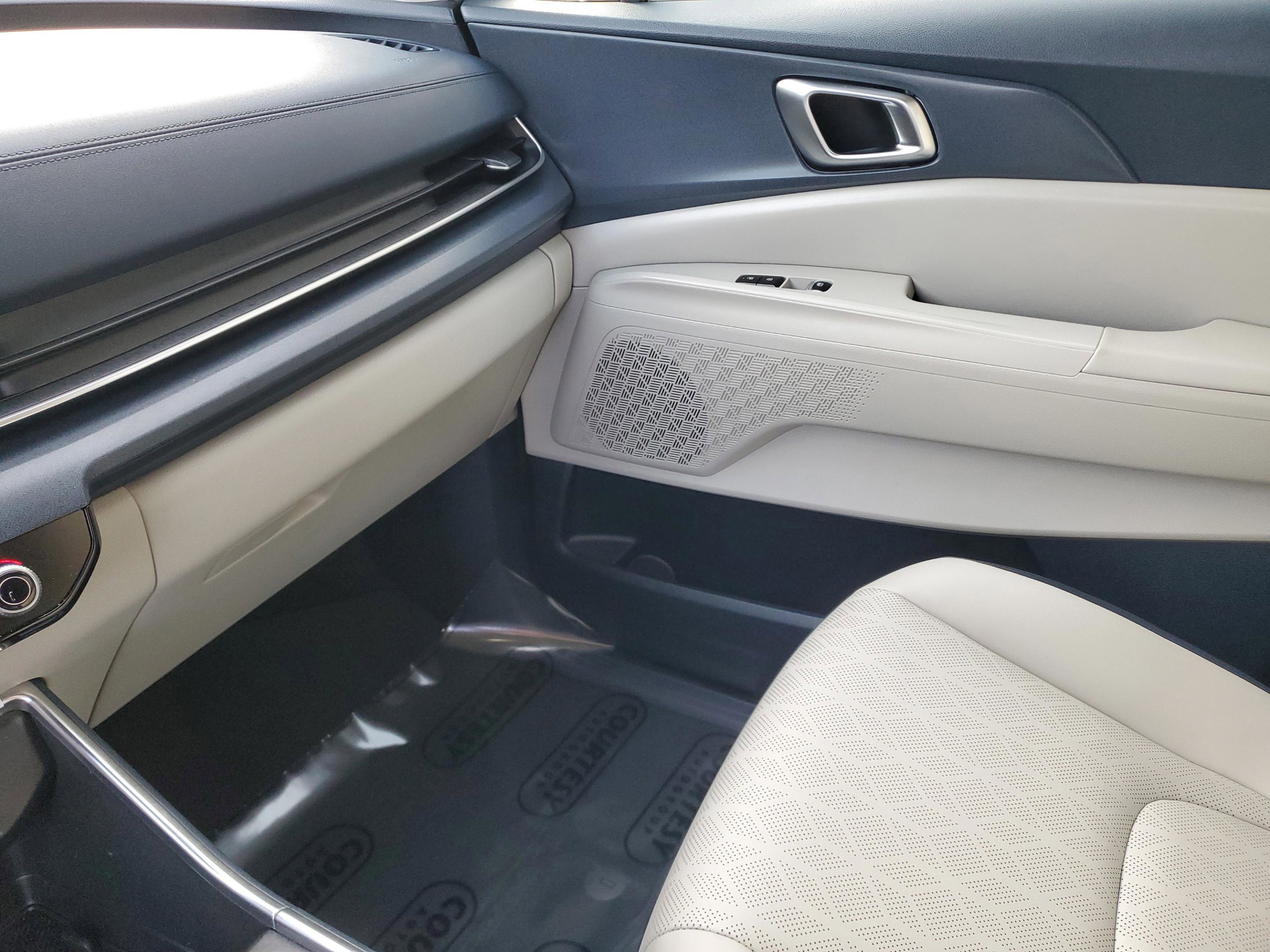 Certified 2025 Kia Carnival SX image 21