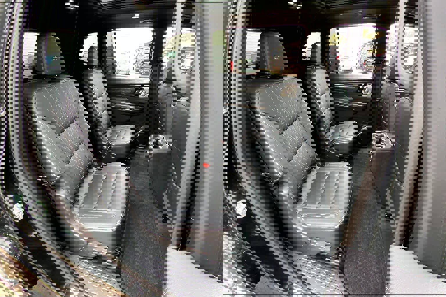 Certified 2025 Buick Enclave Avenir image 18