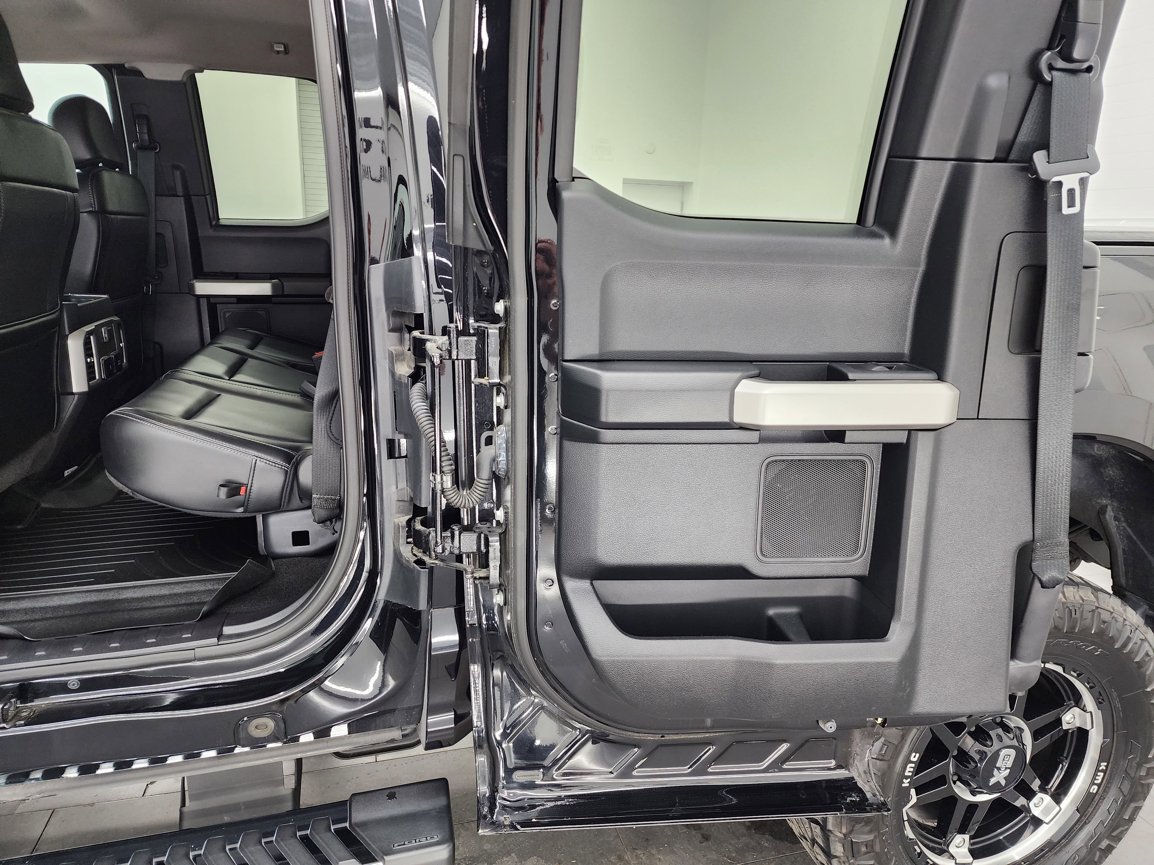 Used 2019 Ford F350 Lariat w/ Chrome Package image 37