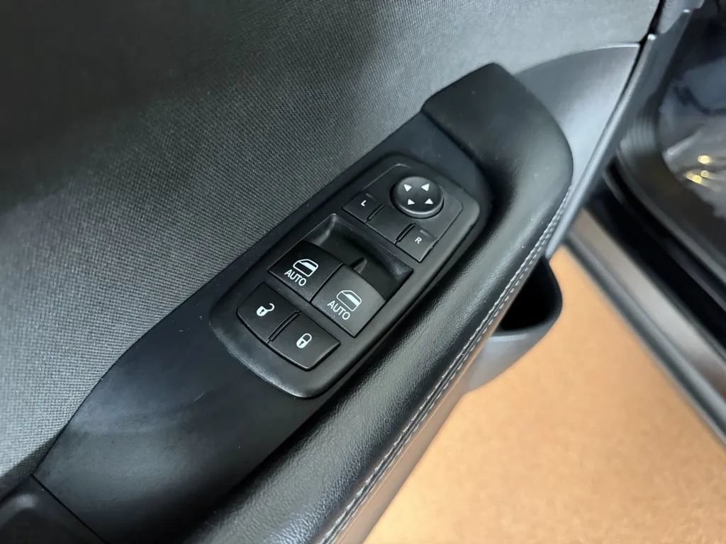 Used 2016 Dodge Challenger R/T RWD image 16