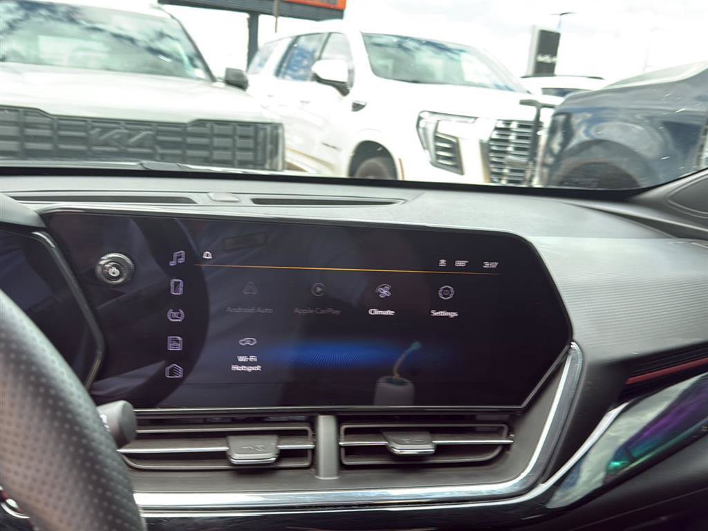 Used 2025 Chevrolet Trax RS w/ Sunroof Package FWD image 5