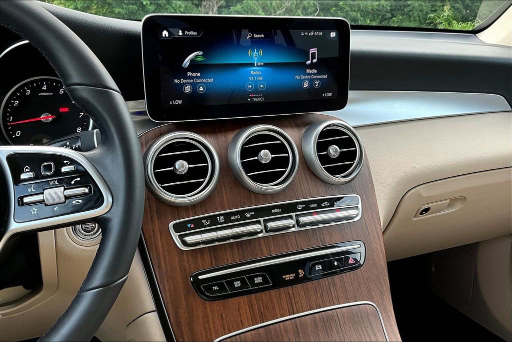 Used 2022 Mercedes-Benz GLC 300 w/ Premium Package Lite image 9