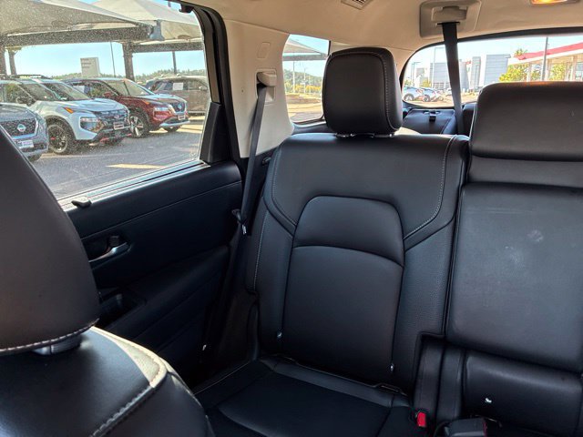 Certified 2024 Nissan Pathfinder SL w/ Black Appearance Package AWD/4WD image 17