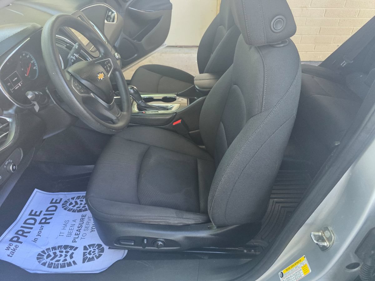 Used 2018 Chevrolet Malibu LT FWD image 21
