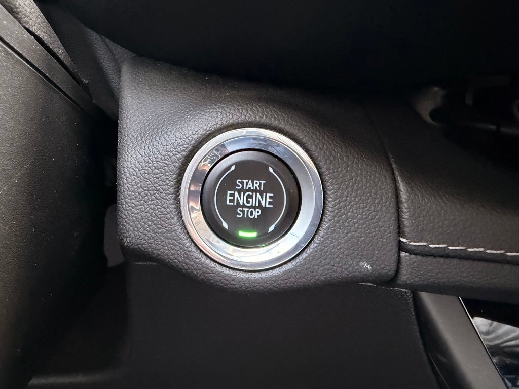 Used 2023 Buick Envision Avenir AWD/4WD image 22