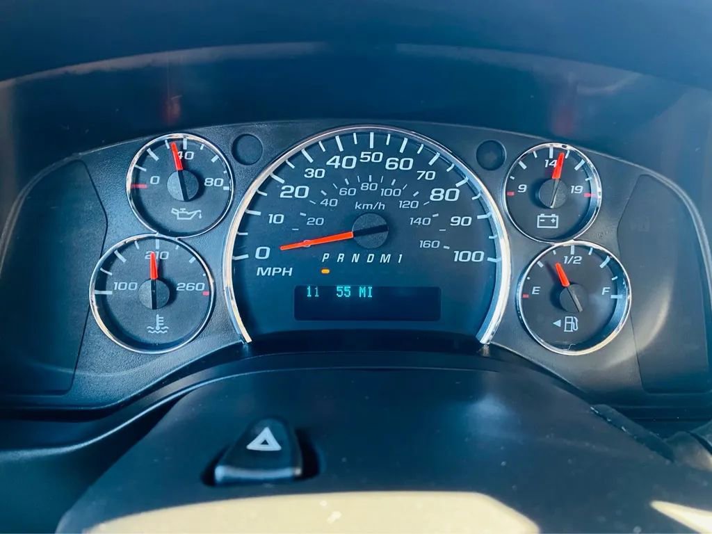 Used 2018 Chevrolet Express 2500 Extended w/ Driver Convenience Package image 11