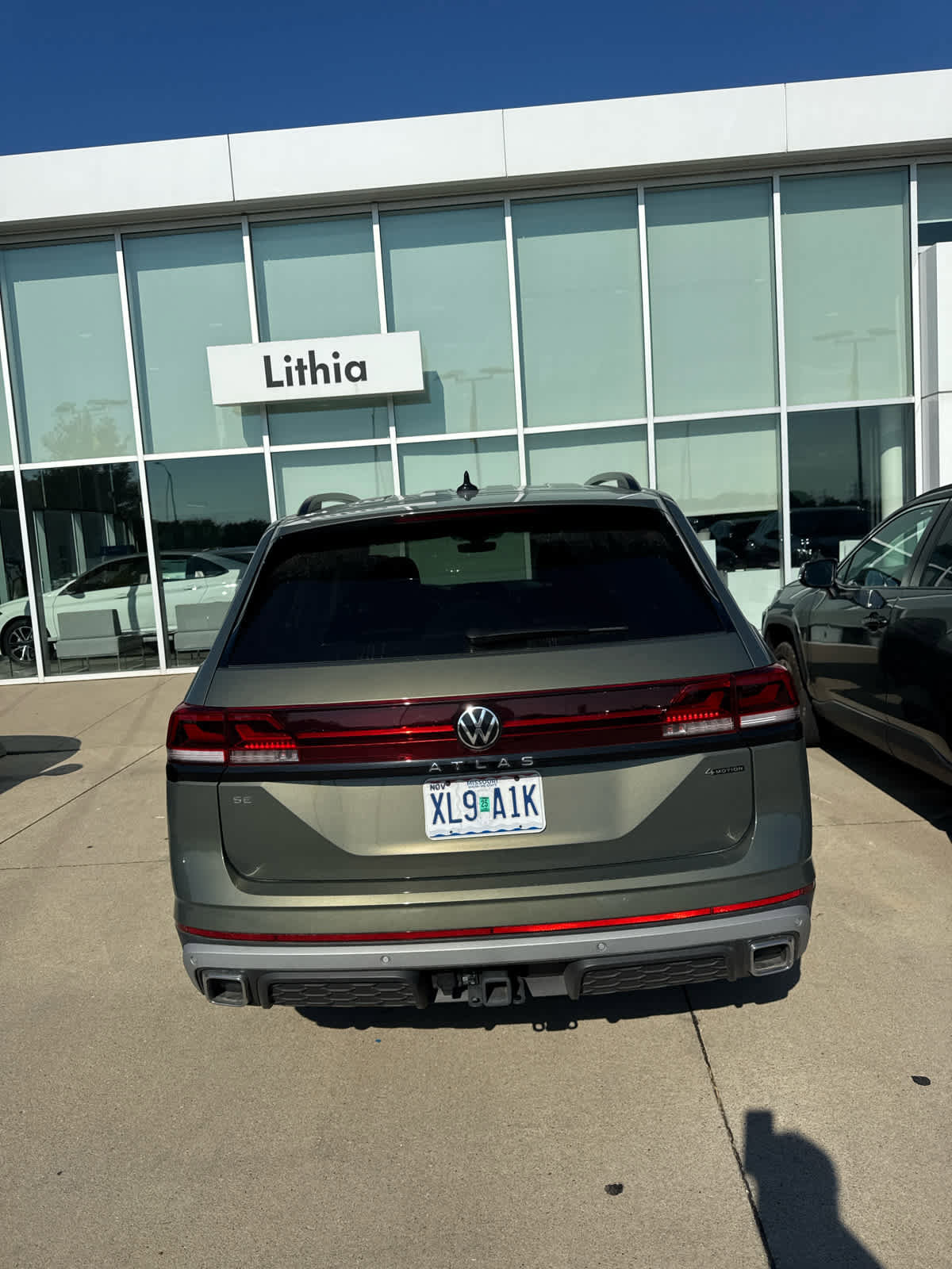 Certified 2024 Volkswagen Atlas Peak Edition SE image 6