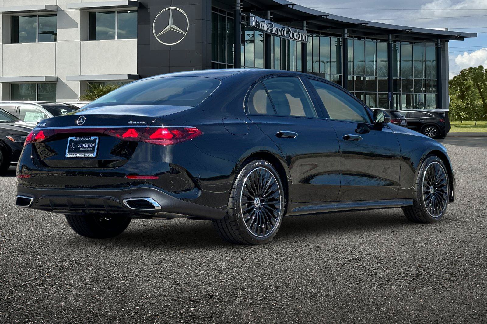 New 2026 Mercedes-Benz E 350 4MATIC Sedan image 4