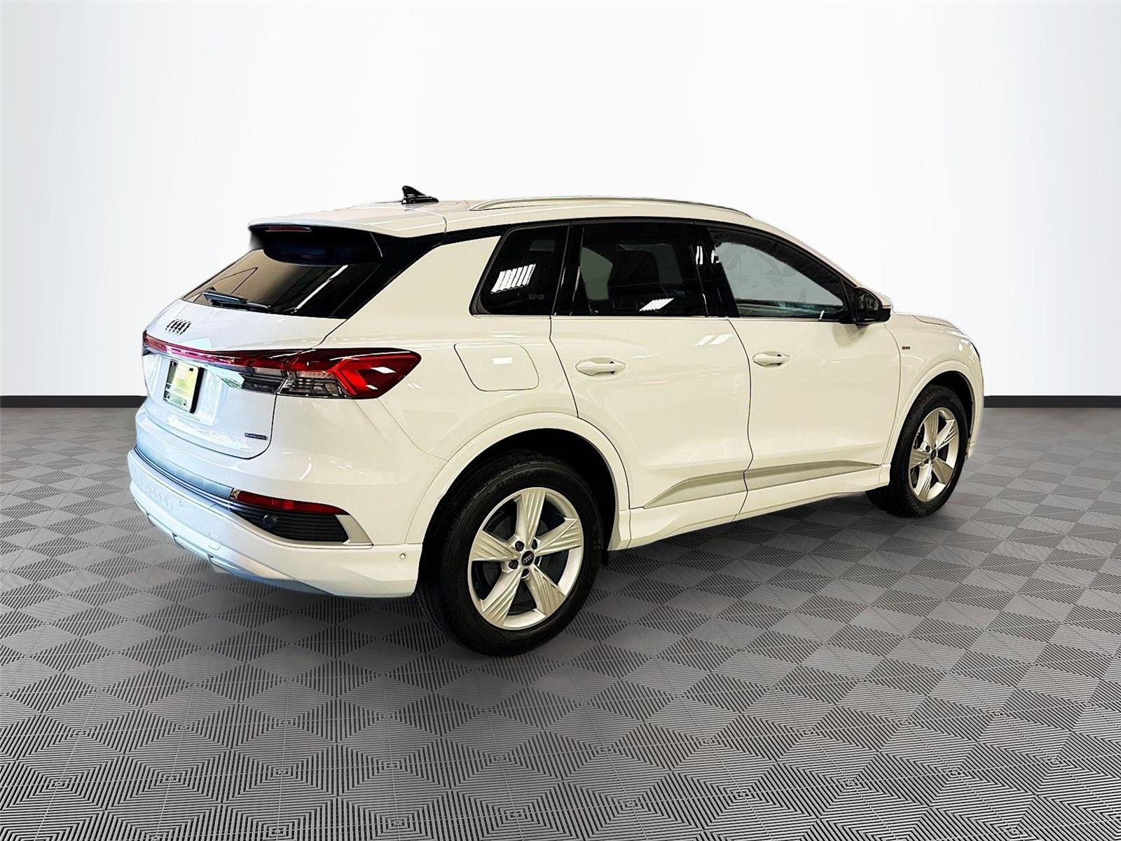 Used 2023 Audi Q4 e-tron Premium Plus w/ Premium Plus AWD/4WD image 7