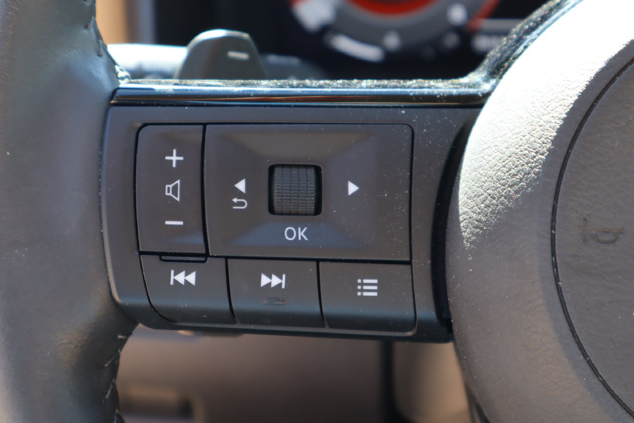 Used 2023 Nissan Rogue Platinum FWD image 13