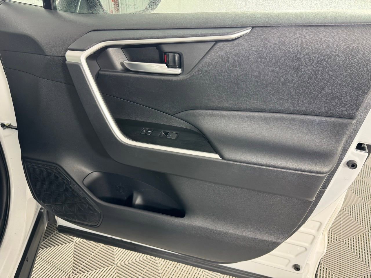 Used 2025 Toyota RAV4 XLE image 29
