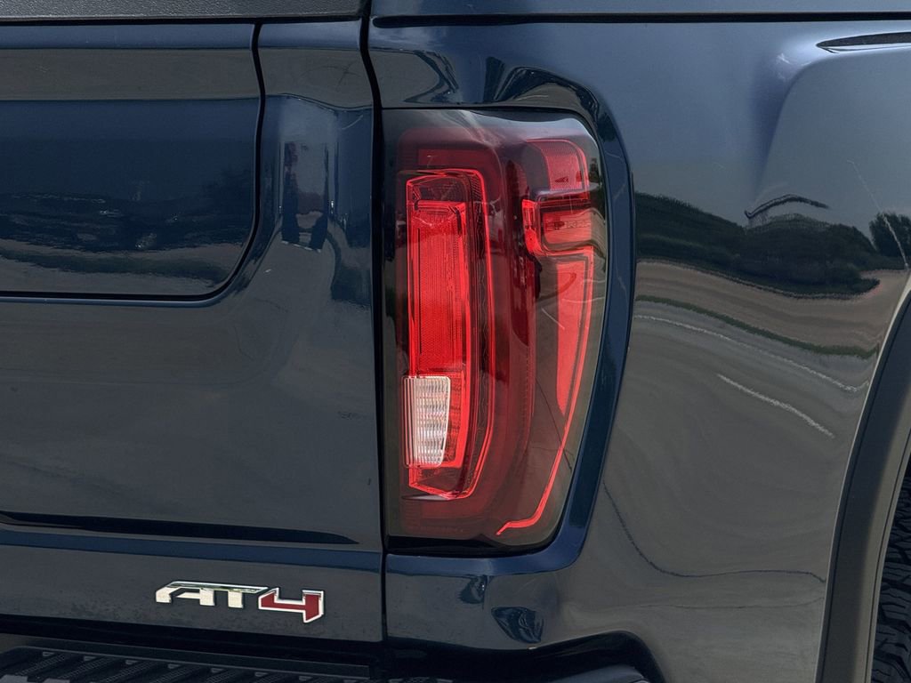 Used 2022 GMC Sierra 2500 AT4 w/ AT4 Preferred Package AWD/4WD image 12