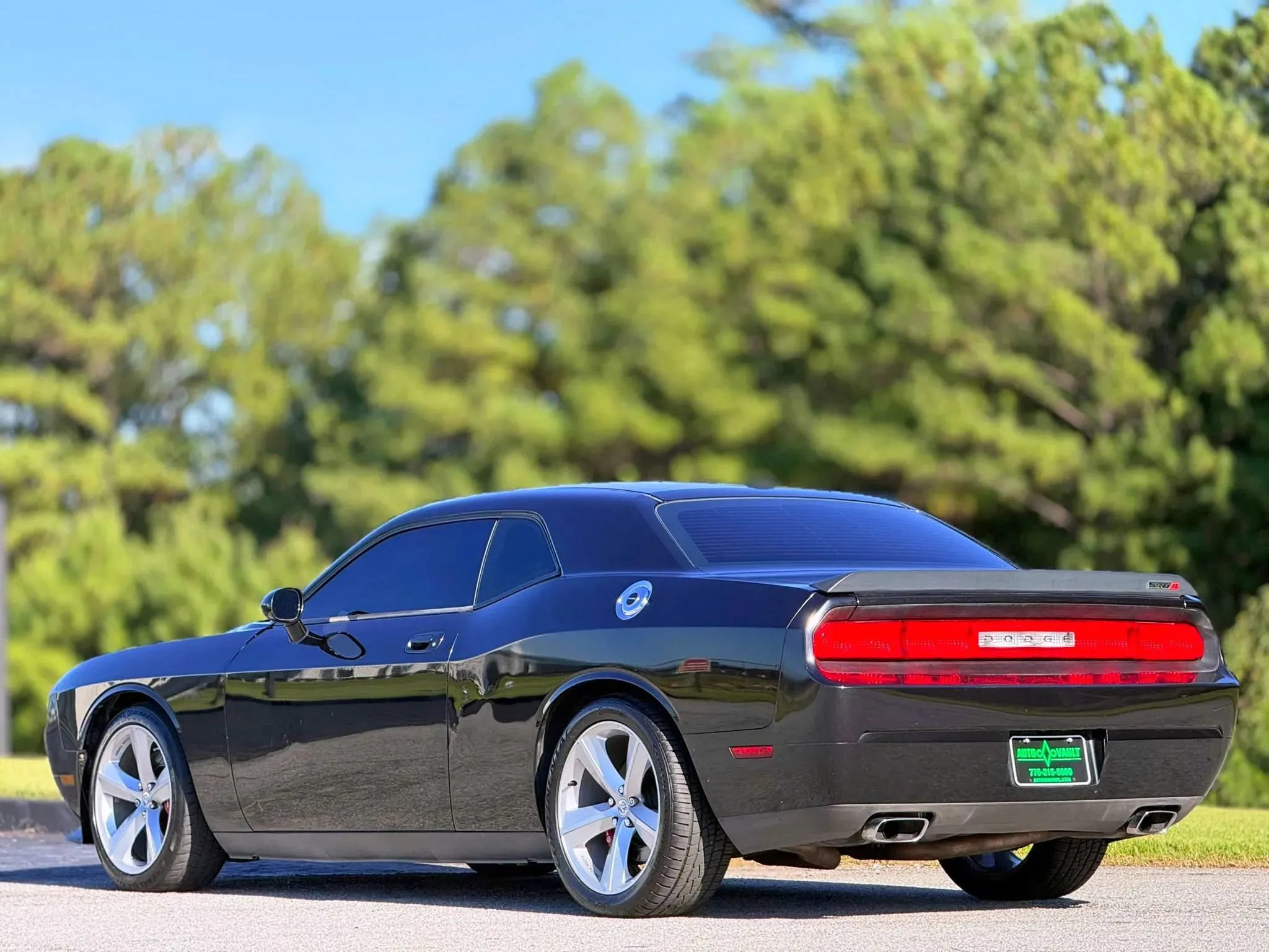 Used 2010 Dodge Challenger SRT8 w/ SRT Option Group II RWD image 5