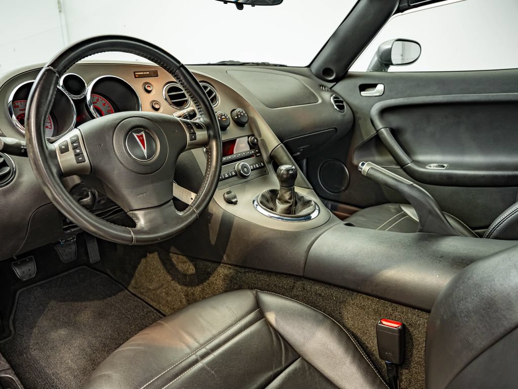 Used 2006 Pontiac Solstice Convertible w/ Premium Package RWD image 36