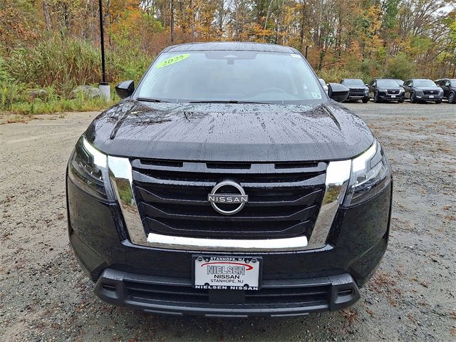 Used 2025 Nissan Pathfinder S image 28