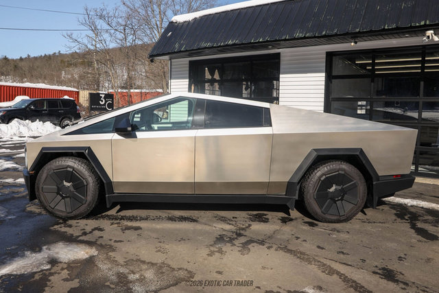 Used 2024 Tesla Cybertruck AWD Crew Cab image 3