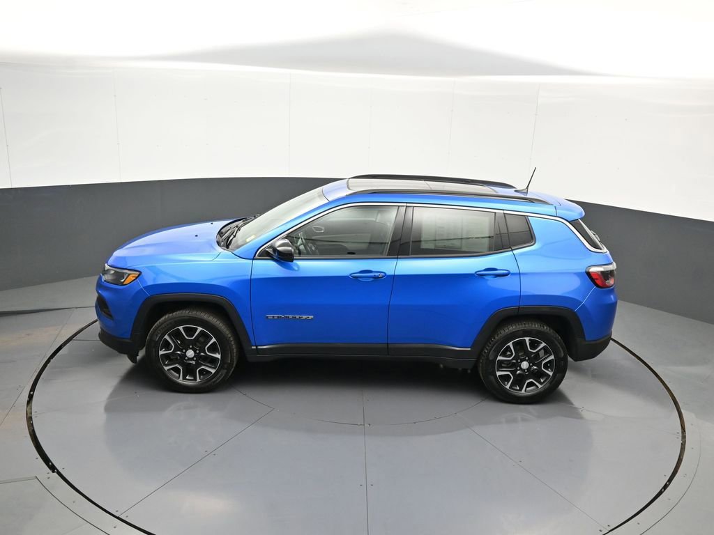 Used 2022 Jeep Compass Latitude w/ Sun and Sound Group AWD/4WD image 40