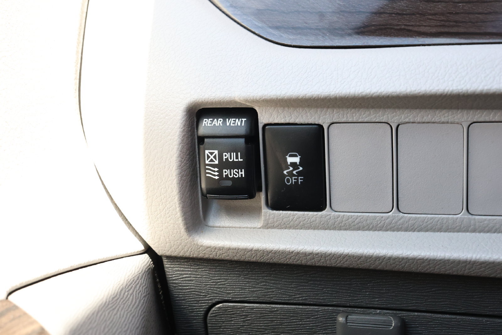 Used 2019 Toyota Sienna XLE FWD image 25