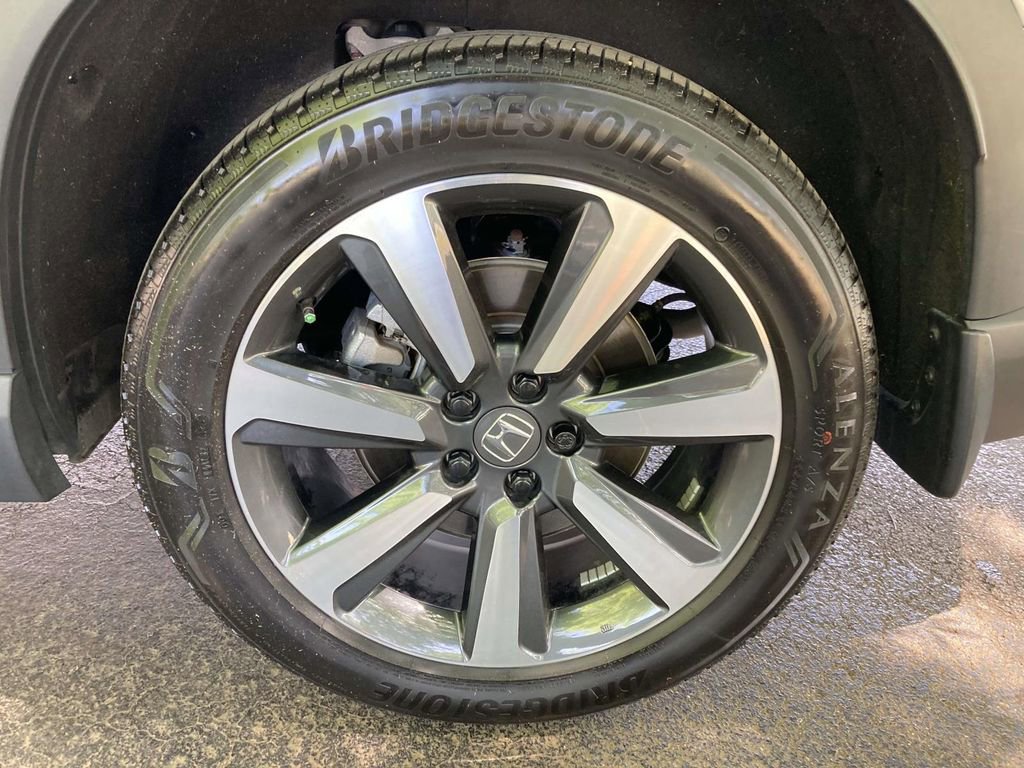 Used 2025 Honda Pilot Touring image 7