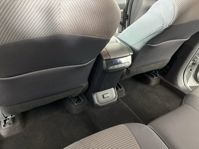 Used 2023 Toyota Highlander L image 46