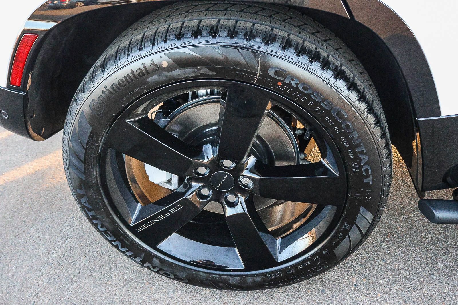 New 2026 Land Rover Defender 110 X-Dynamic SE image 13