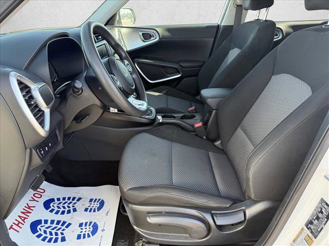 Used 2023 Kia Soul LX w/ LX Technology Package image 10