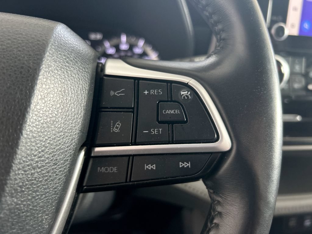 Used 2023 Toyota Highlander LE FWD image 17