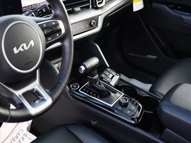 Used 2025 Kia Sportage SX image 8