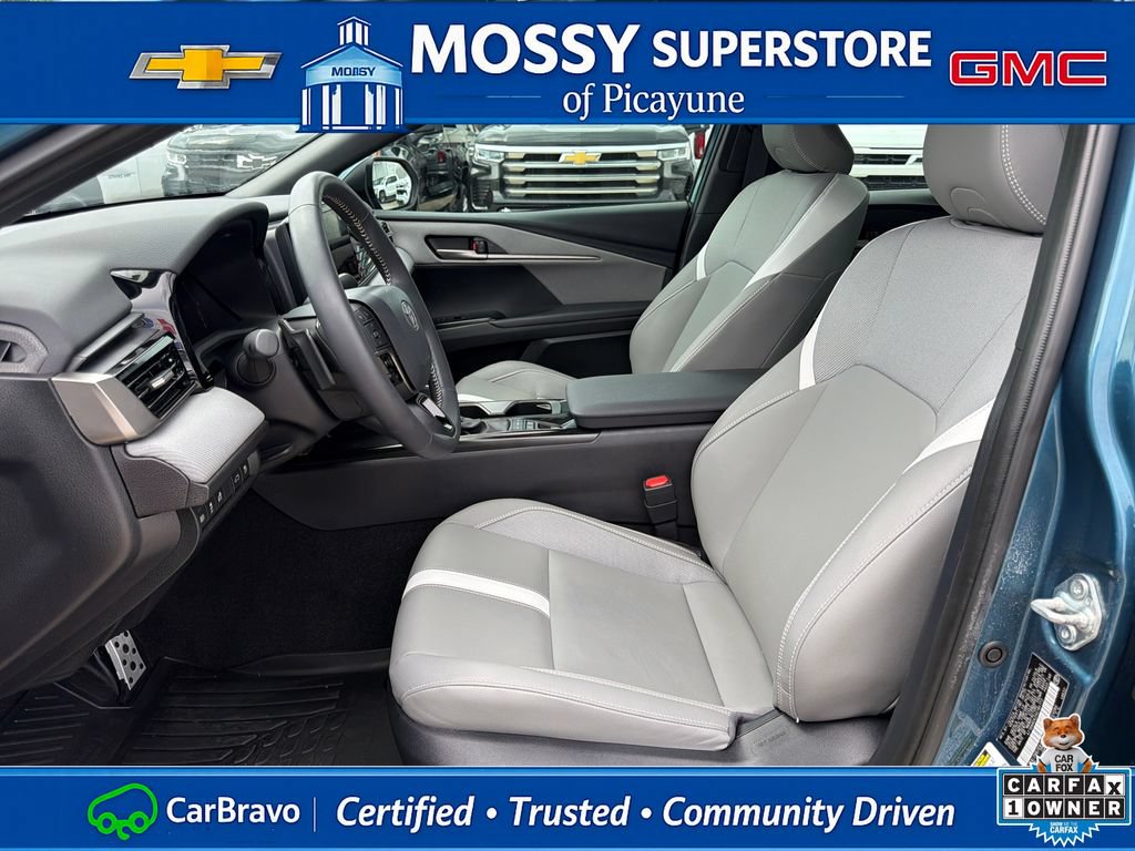 Used 2025 Toyota Camry SE w/ Convenience Package FWD image 12