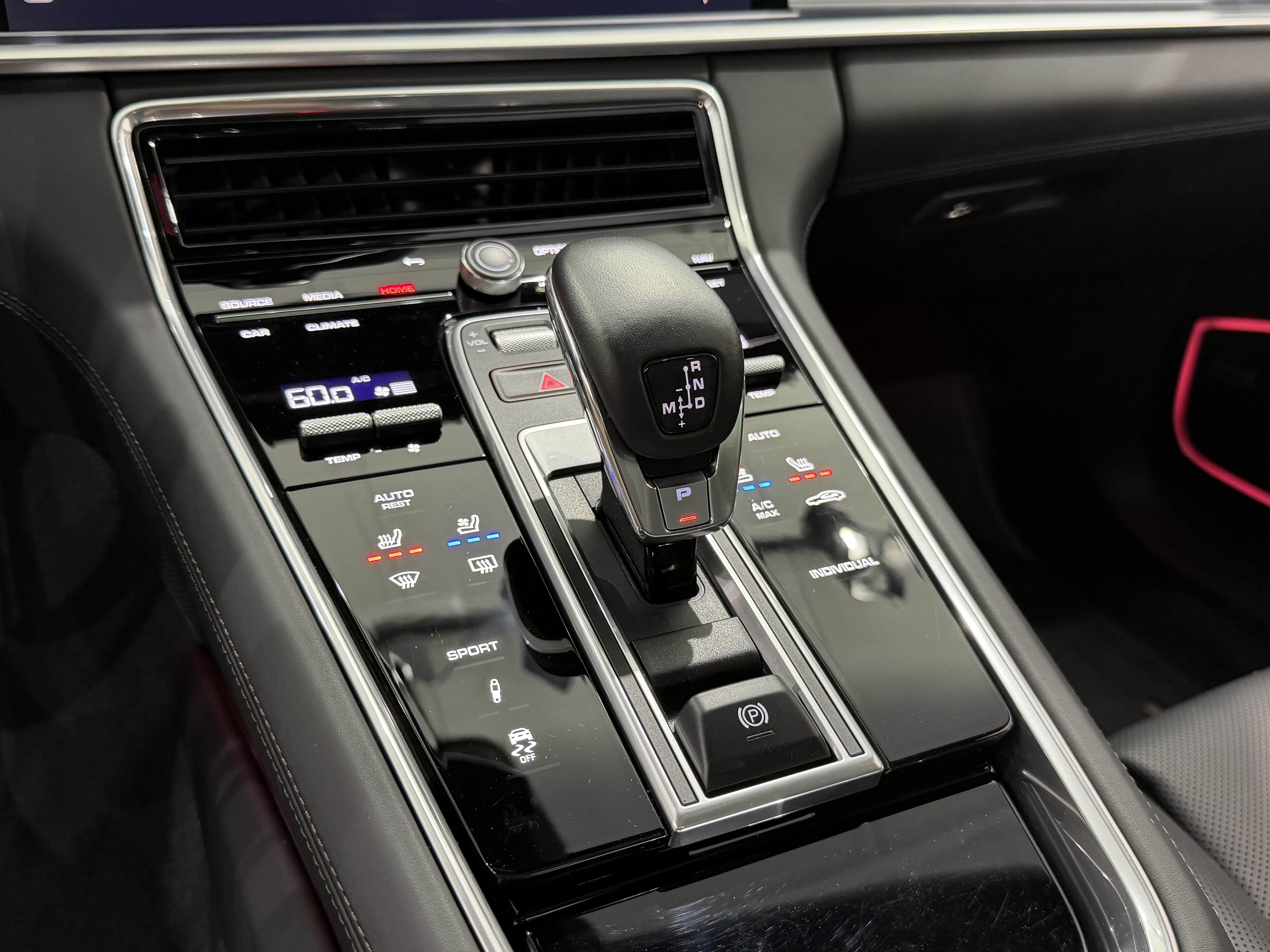 Certified 2023 Porsche Panamera 4 Platinum Edition AWD/4WD image 40