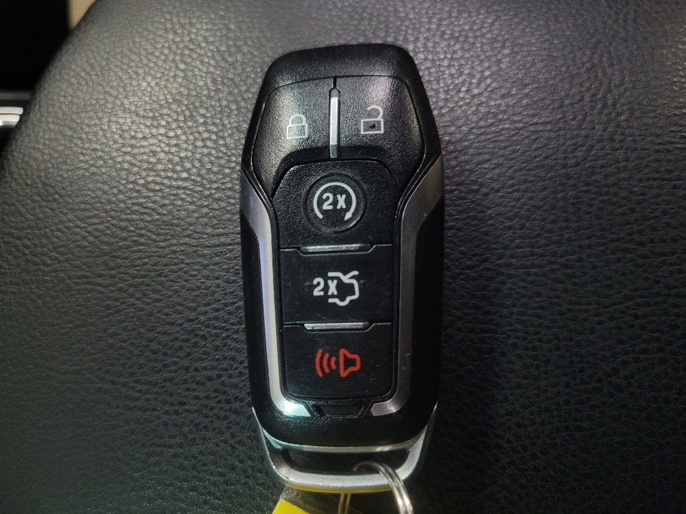Used 2017 Ford Explorer XLT w/ Equipment Group 201A FWD image 32