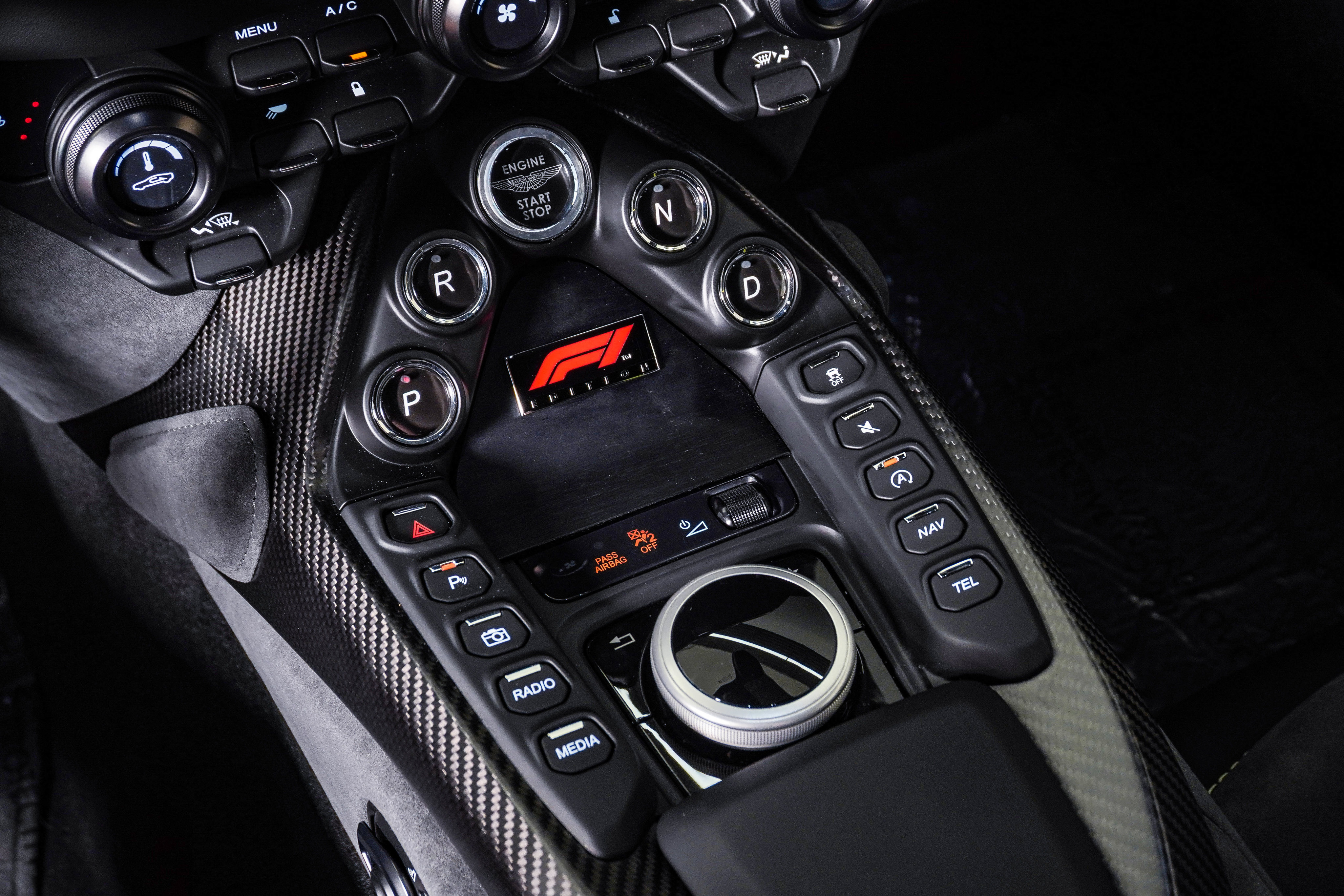 Used 2023 Aston Martin V8 Vantage Coupe RWD image 33