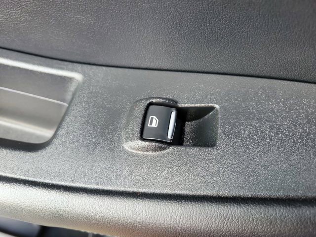 Used 2024 Ford Edge SEL image 17