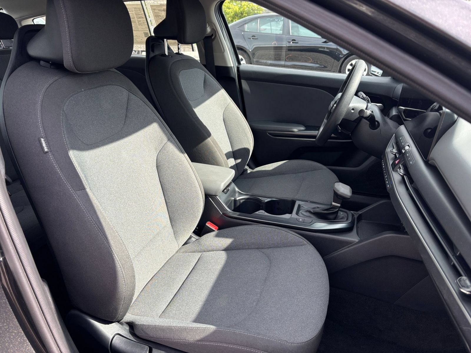 Used 2025 Kia K4 FWD image 36