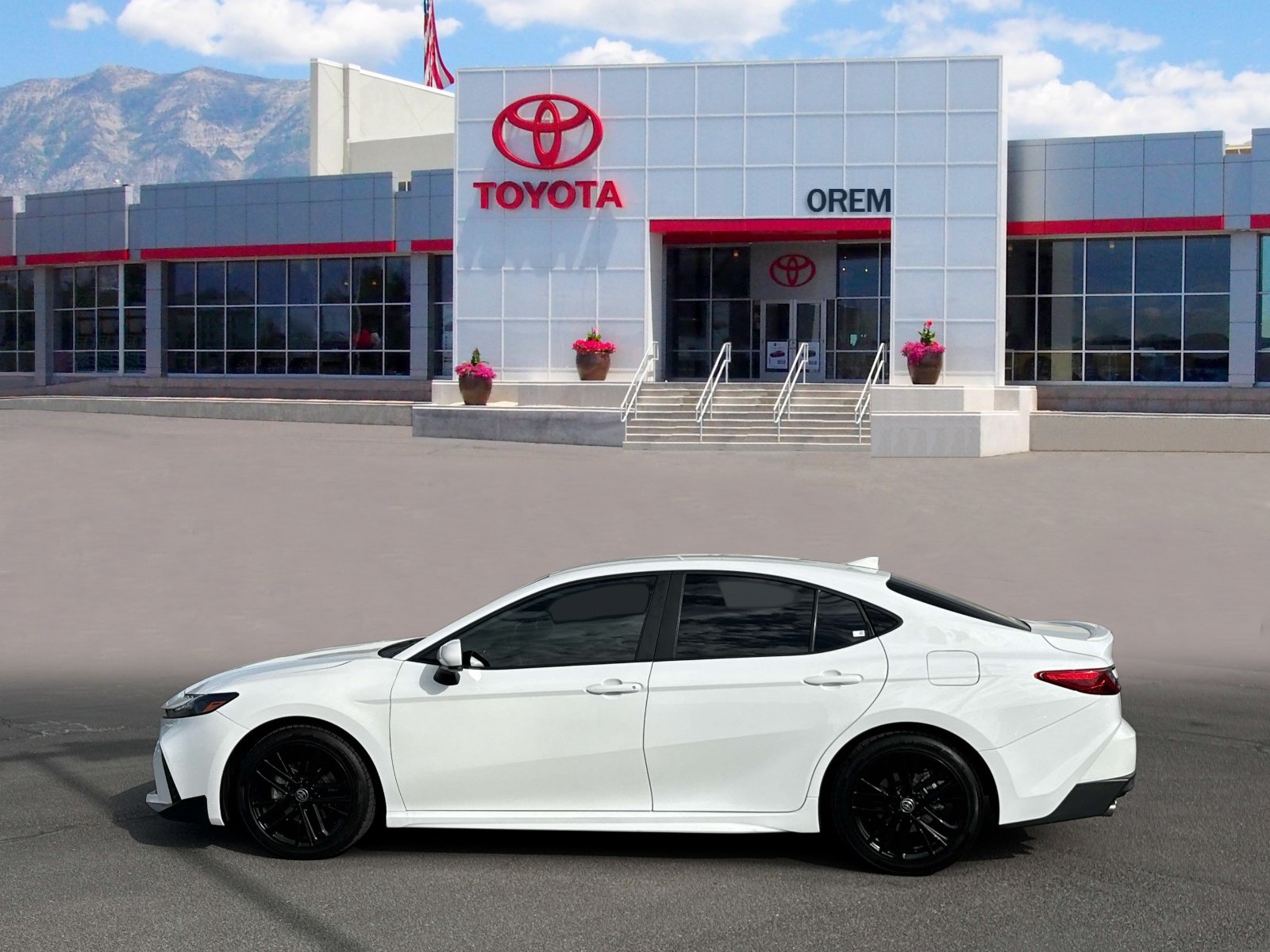 Used 2025 Toyota Camry SE w/ Multimedia Upgrade Package FWD image 6