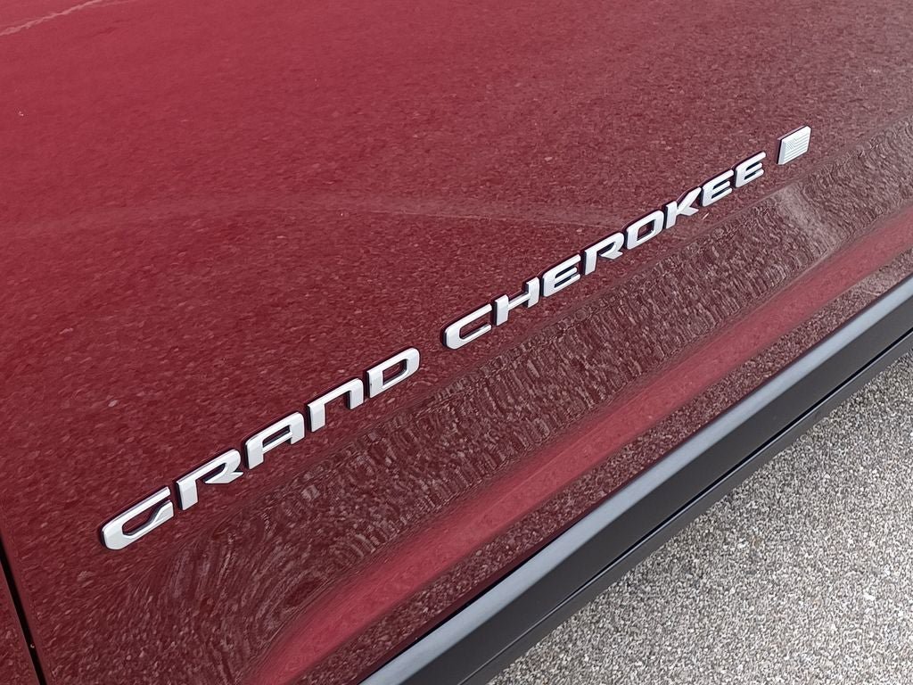 Used 2024 Jeep Grand Cherokee Laredo X w/ Luxury Tech Group I AWD/4WD image 30