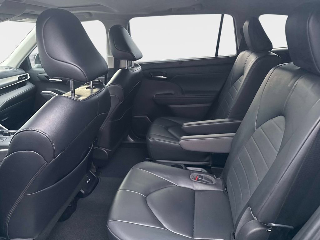 Used 2023 Toyota Highlander XLE image 14