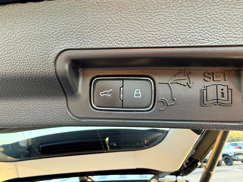 Used 2025 Ford Explorer Active image 18