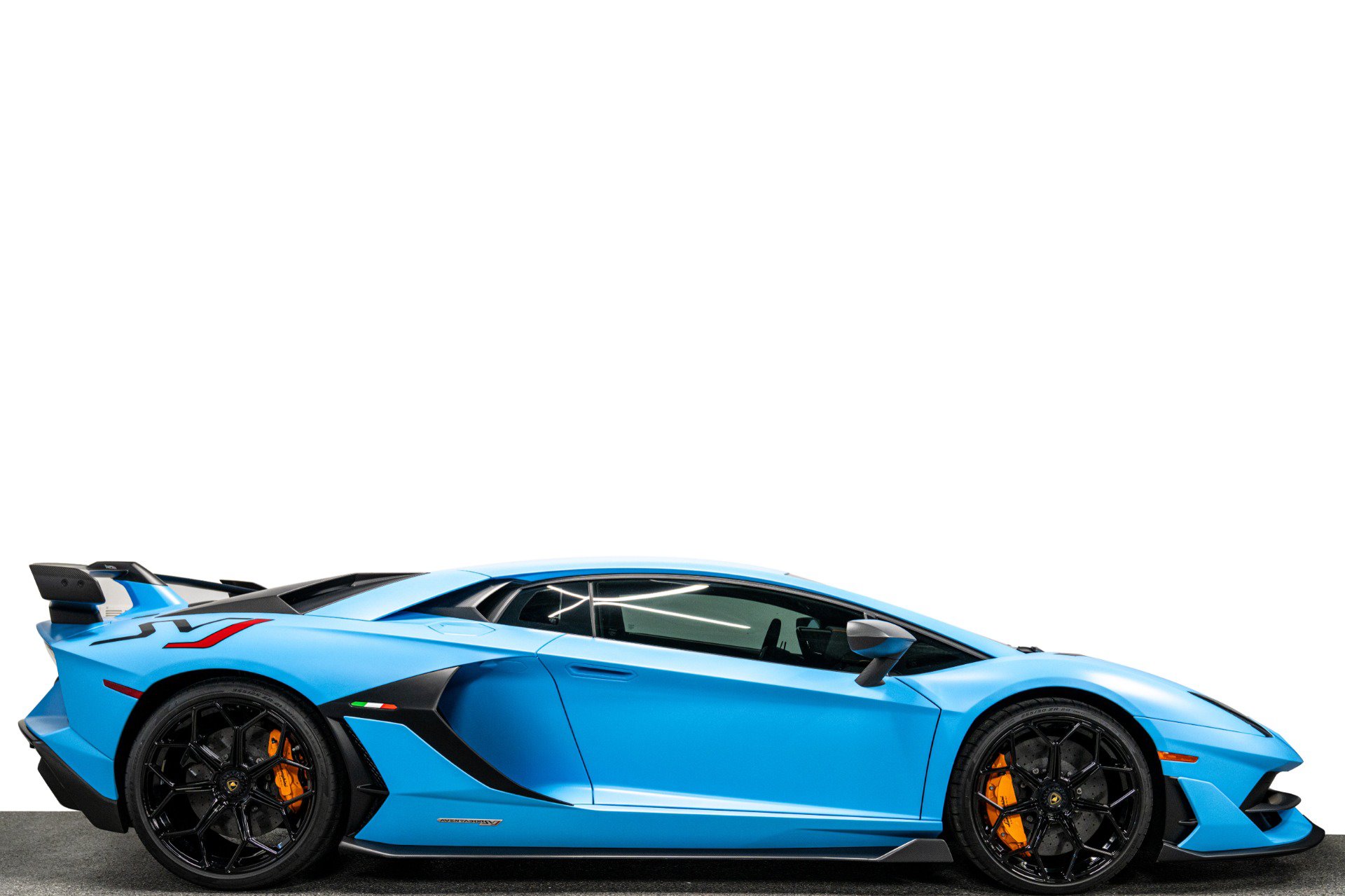 Used 2020 Lamborghini Aventador SVJ AWD/4WD image 2