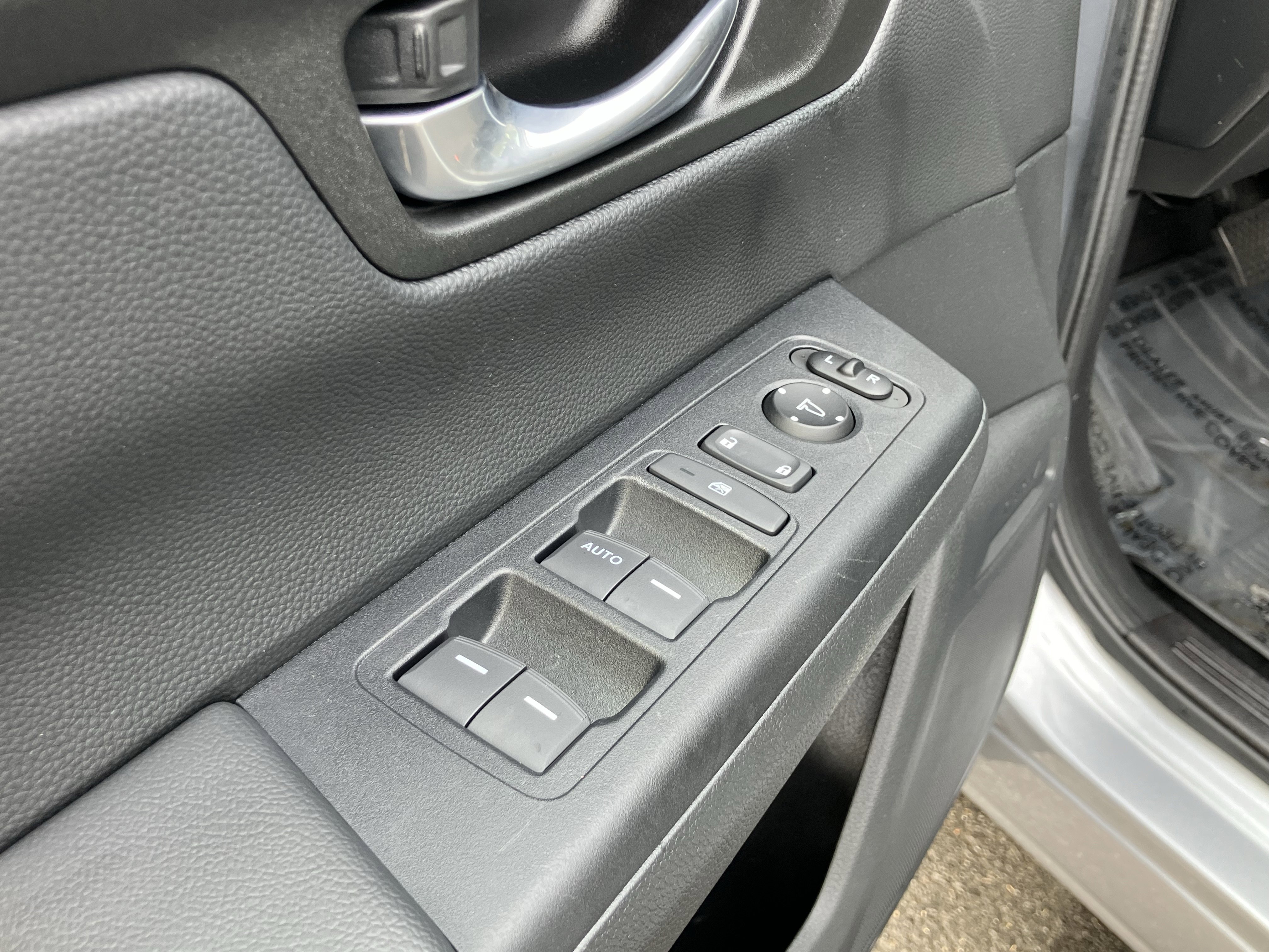 Used 2025 Honda CR-V LX image 15