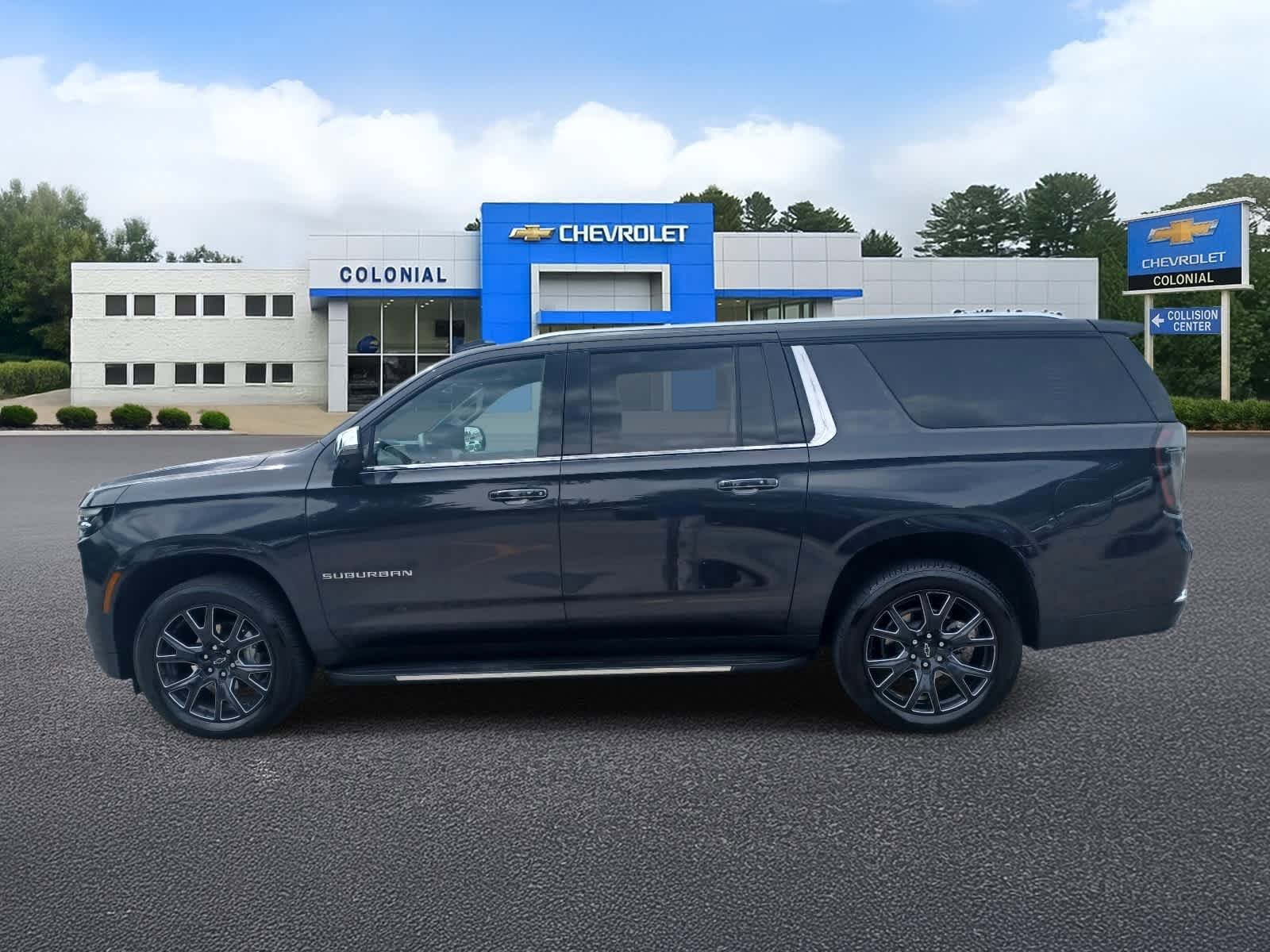 Used 2025 Chevrolet Suburban Premier AWD/4WD image 6