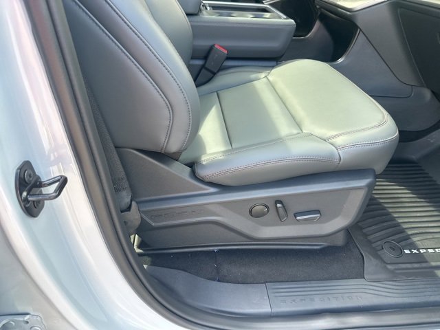 New 2025 Ford Expedition Active image 36