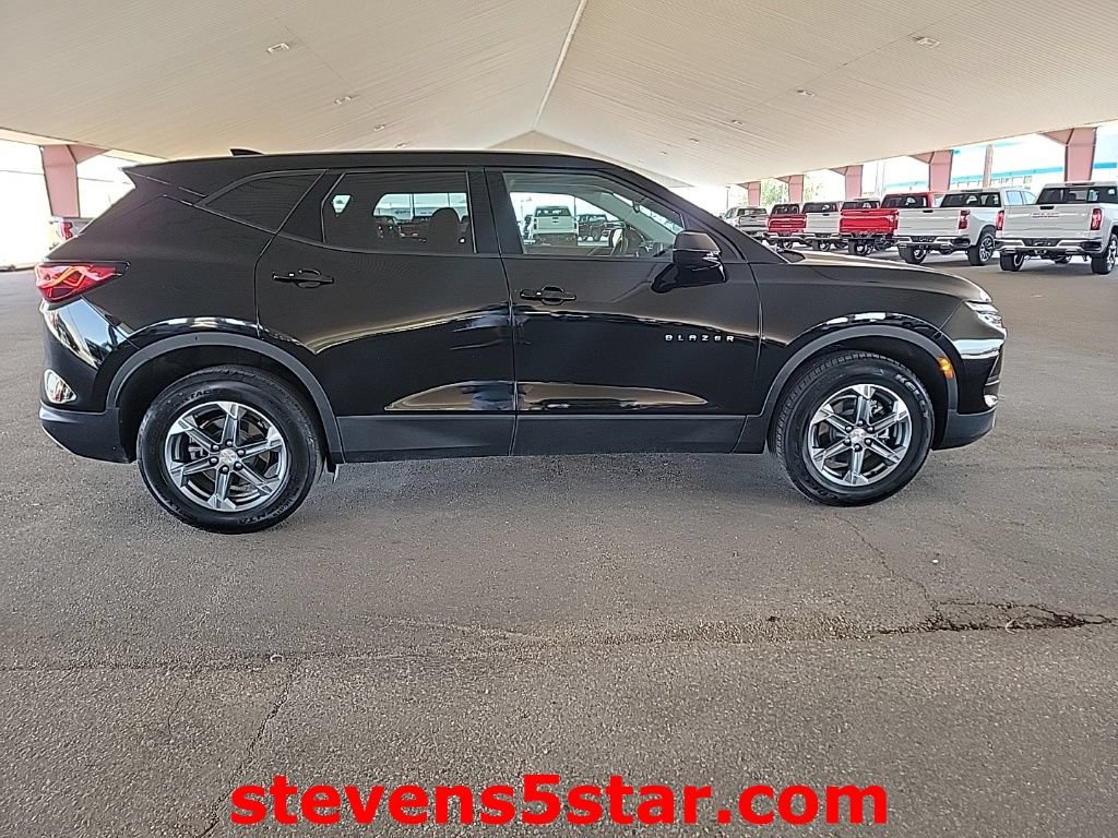 Used 2025 Chevrolet Blazer LT FWD image 5