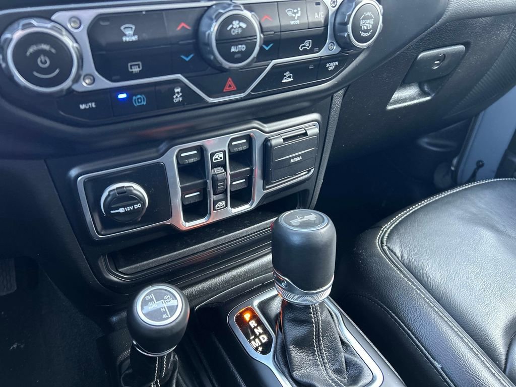 Used 2023 Jeep Wrangler Unlimited Sahara image 32