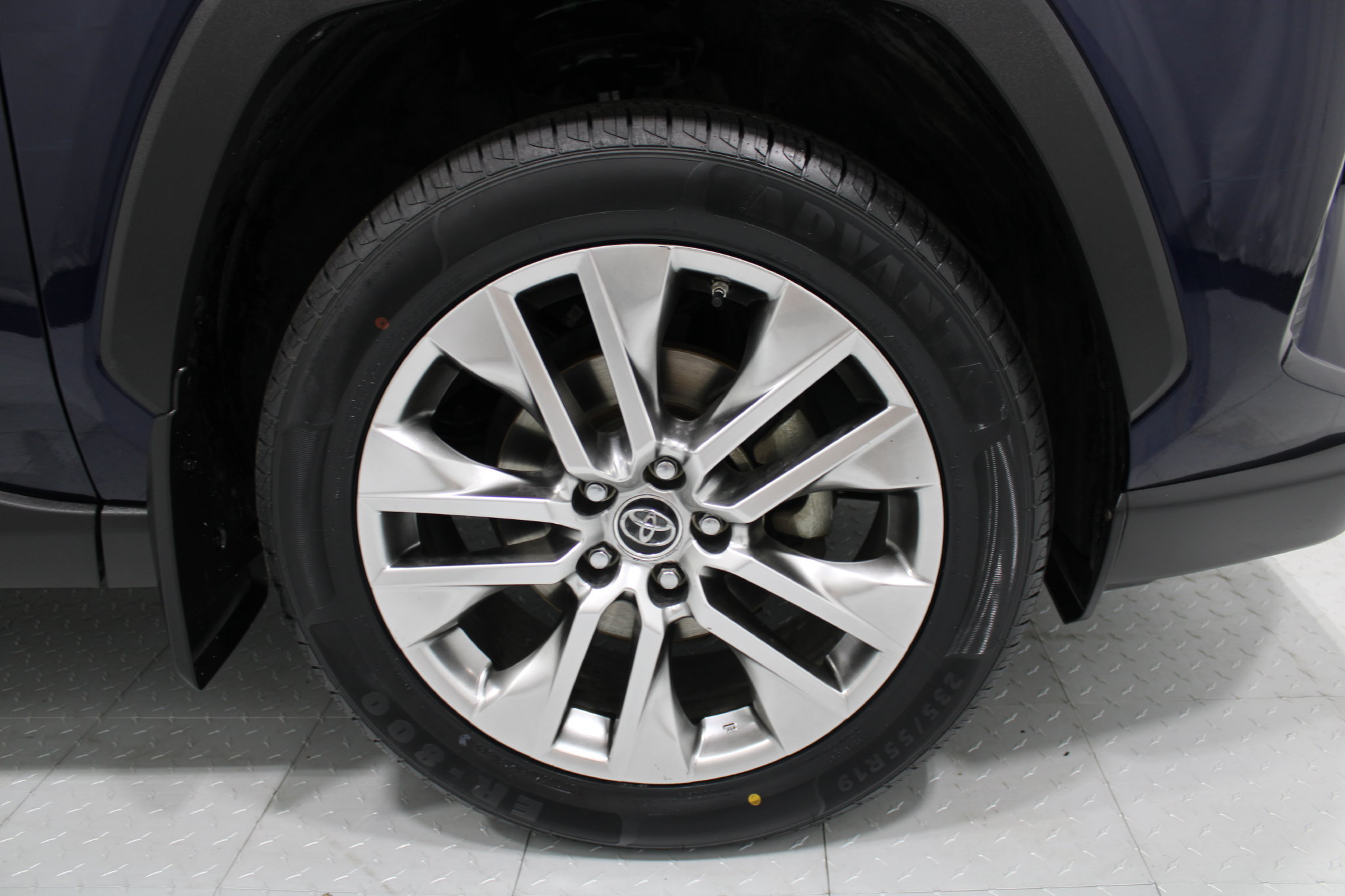 Used 2019 Toyota RAV4 Limited AWD/4WD image 5