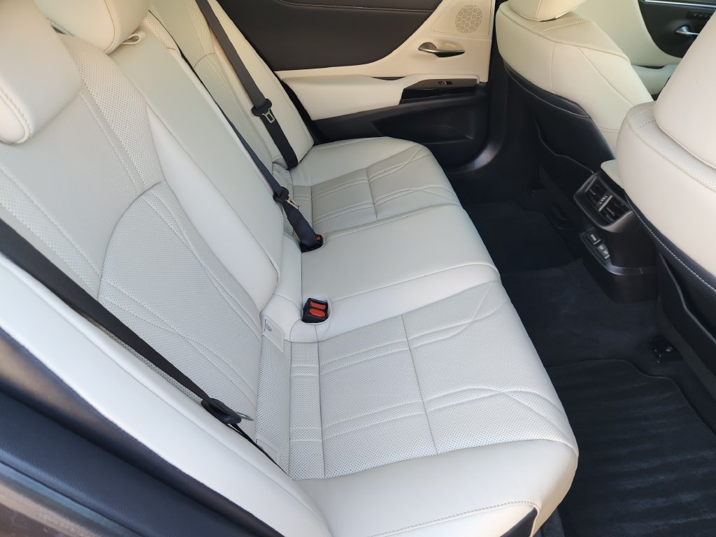 Certified 2024 Lexus ES 350 w/ Technology Package FWD image 31