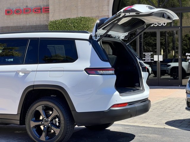 Used 2023 Jeep Grand Cherokee L Laredo image 15